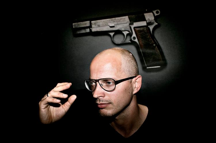 Bevismateriale. På udstillingen 'Ondskab' kan man se noget ganske unikt, siger Frederik Strand, Politimuseets leder. Blandt andet den pistol og de kugler, som Palle Sørensen brugte ved politimordet i 1965. 