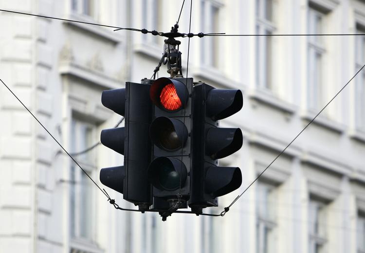 Besparelse. En optimering af de danske lyskryds kan spare samfundet for 1,3 milliarder kroner om året, siger en ny rapport.. 