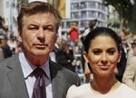 Medier. Alec Baldwin med sin kone Hilaria Baldwin, hvis seneste tweets har vakt opsigt. 
