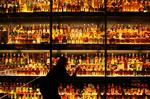 Prisstigninger. I skotland skal alle nu til at betale en minimumspris på alkohol. 