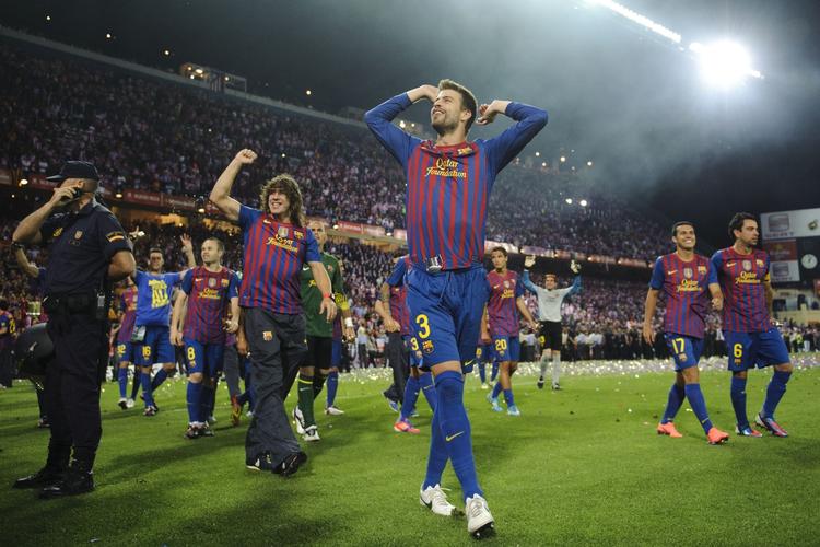 Triumf. Spændingen forsvandt hurtigt i den spanske pokalfinale. Allerede efter 25 minutter havde Barcelona scoret de tre mål, som sikrede dem sejren. 
