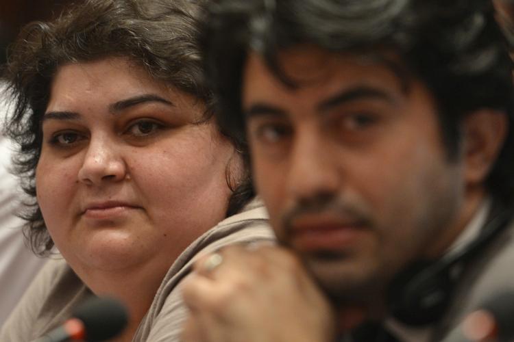 Frygtløs. Journalist Khadija Ismajilova (tv.) graver stædigt i Aserbajdsjans  korruption. 