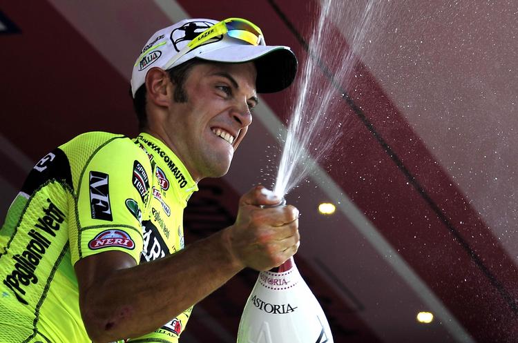 OVERRASKELSEN. Ved at spurtbesejre blandt andre Mark Cavendish vandt Andrea Guardini 18. etape. 