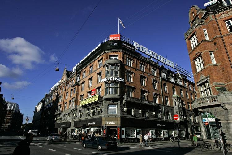 Fremtiden. »Det må under alle omstændigheder sikres, at en ny støtteordning ikke tvinger danske aviser til at spise af hånden hos de bevilgende myndigheder«, skriver Politikens ansvarshavende chefredaktør, Bo Lidegaard. 