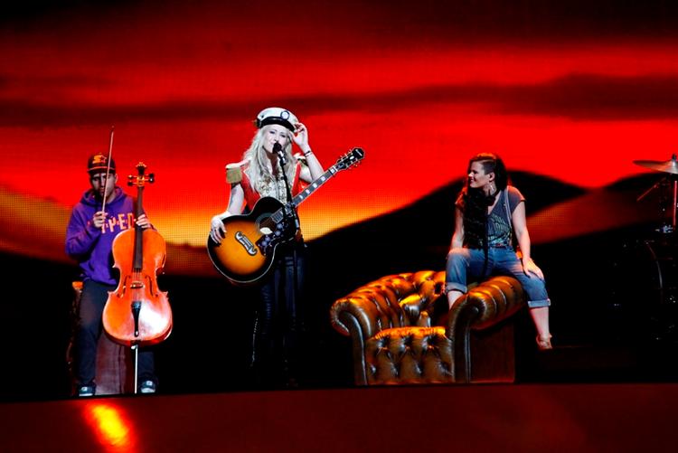 Finaleplads. Danske Soluna Samay sang sig i går aftes i finalen i Det Europæiske Melodi Grand Prix. Vinder hun finalen, skal DR for alvor i arbejdstøjet i 2013. 