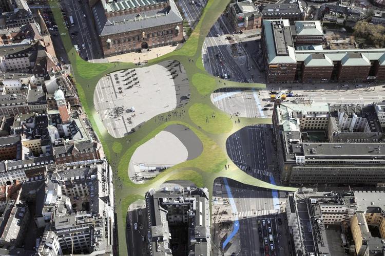 Tilføjelse. Ved at lægge en bølgende grøn promenade ovenpå pladsen skaber man et nyt niveau og dramatiske indramninger af pladsens bygninger. 