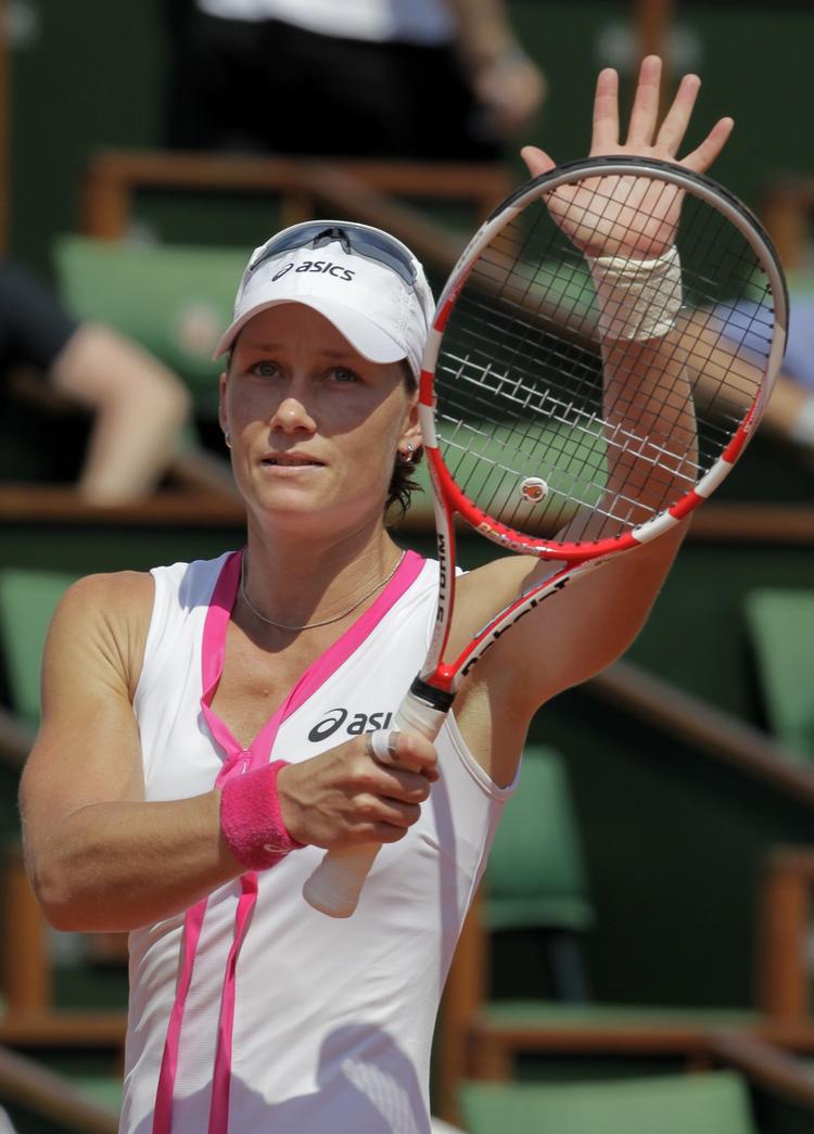 sejr. Samantha Stosur fra Australien vinker til publikum efter veludført dåd i første runde af French Open mod briten Elena Baltacha. 