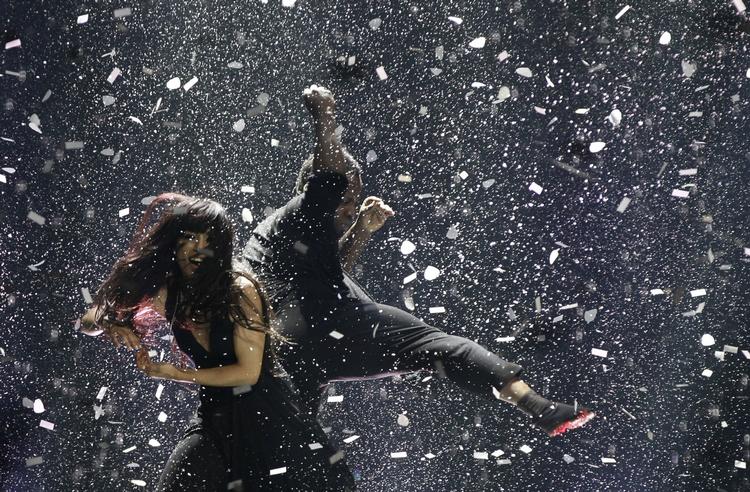 suveræn. Svenske Loreen i konfettiregn efter den overbevisende sejr ved aftenens Melodi Grand Prix. 