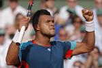 grus. Jo-Wilfried Tsonga havde en uventet svær start på French Open, hvor han er franskmændenes store håb. 