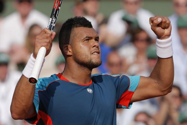 grus. Jo-Wilfried Tsonga havde en uventet svær start på French Open, hvor han er franskmændenes store håb. 