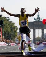 vejet. Den etiopiske atletikstjerne Haile Gebrselassie sætter her verdensrekord på marotondistancen i Berlin 2008. Den løbende legende formåede ikke at kvalificere sig til OL i London. 