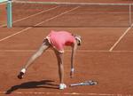 RYSTET. Det var tæt på, at verdens nummer 1, Victoria Azarenka, var røget ud i Paris i sin første kamp - for fjerde gang. 