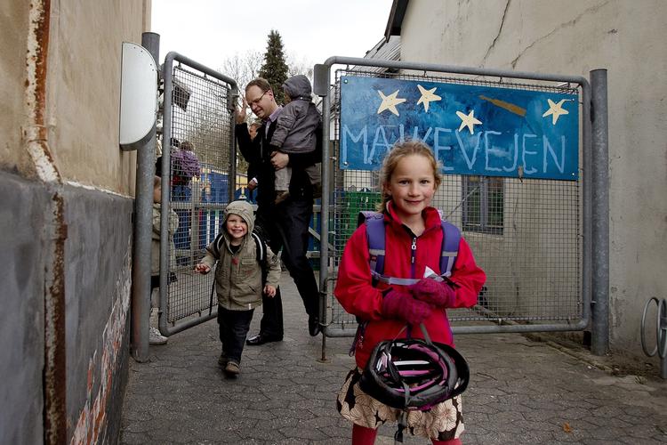 Karriereklø. Tjener du mere end 700.000 kroner om året, vil din børneydelse svinde ind i fremtiden. (arkivfoto) 