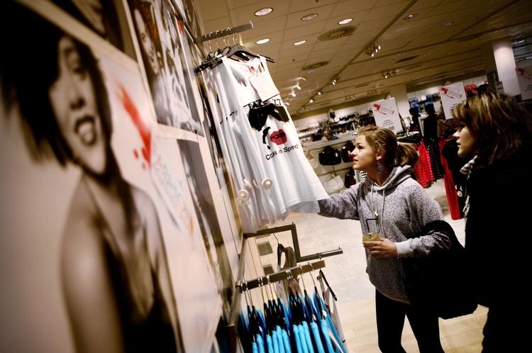 Klageklog. Danskerne ligger nummer to, når det gælder kendskab til forbrugerrettigheder. 