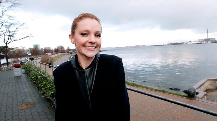 Erfaring. Lise Rønne bliver vært i de foreløbig fire nye afsnit af 'Her er dit liv'. Hovedpersonerne er i sagens natur hemmelige, da konceptet er, at de skal overraskes på selve optagelsesdagen. 