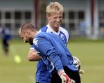 Træning. Kasper Schmeichel har siden den engelske sæson stoppede holdt formen ved lige i FC København, som i Johan Wiland også har en målmand, der skal til EM. 