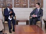 Den internationale fredsmægler Kofi Annan (t.v.) mødtes med Syriens præsident Bashar Assad for at udtrykke verdenssamfundets bekymring, efter at over 100 blev dræbt i en massakre fredag i den syriske by Houla. 