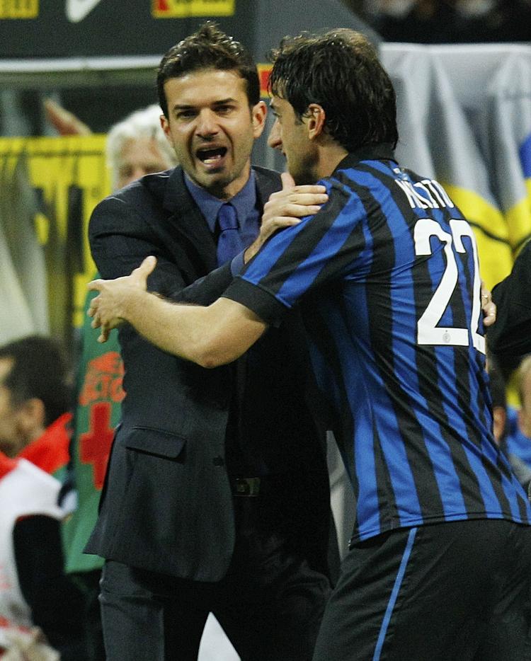 Ungdom. Andrea Stramaccioni, der måtte opgive karrieren som spiller pga. af en knæskade, fik sin første træneruddannelse i 2003 - fire år efter målmageren  Diego Milito fik sin professionelle debut. 