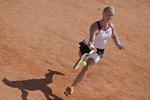 Ude. Dinah Pfizenmaier kunne ikke stille meget op mod Victoria Azarenka. 