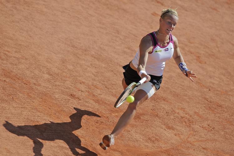 Ude. Dinah Pfizenmaier kunne ikke stille meget op mod Victoria Azarenka. 