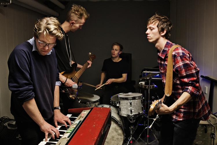 Legatmodtager. Er det det treårige arbejdslegat, Carl Emil fra Ulige Numre (til højre) skal have? Han ville have gået fint under andre puljer fra Kunststyrelsen, mener musiker. 