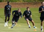 Skadet. Med 90 landskampe på kontoen er Lampard (t.h.) kun overgået af backen Ashley Cole (93) og Steven Gerrard (91). 