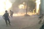 massakre. Dette billede fra en amatørvideo viser angiveligt Houla, da den blev angrebet og udsat for en massakre, hvor over 100 blev dræbt - heriblandt mange kvinder og børn. 