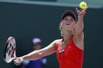 fokus. Caroline Wozniacki skal forsøge at fortsætte de gode takter fra første runde i French Open i dagens kamp mod Jarmila Gajdosova. 