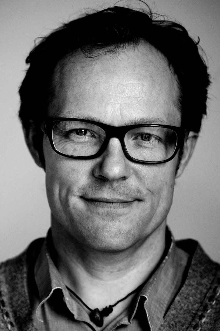 Lettere nordisk mad. Kokken Søren Ejlersen synes, at den nordiske trend i køkkenet er en lykkelig udvikling: »Det er blevet lettere for folk at skrælle en selleri og vaske en jordskok. Det var meget besværligt for dem tidligere«, siger han. 