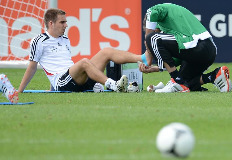 Indiskutabel. Anfører Philipp Lahn, der fik et skrub under træningen onsdag,  er sammen med målmand Manuel Neuer og kreatøren Mesut Özil de sikre elementer i den tyske startopstilling. 
