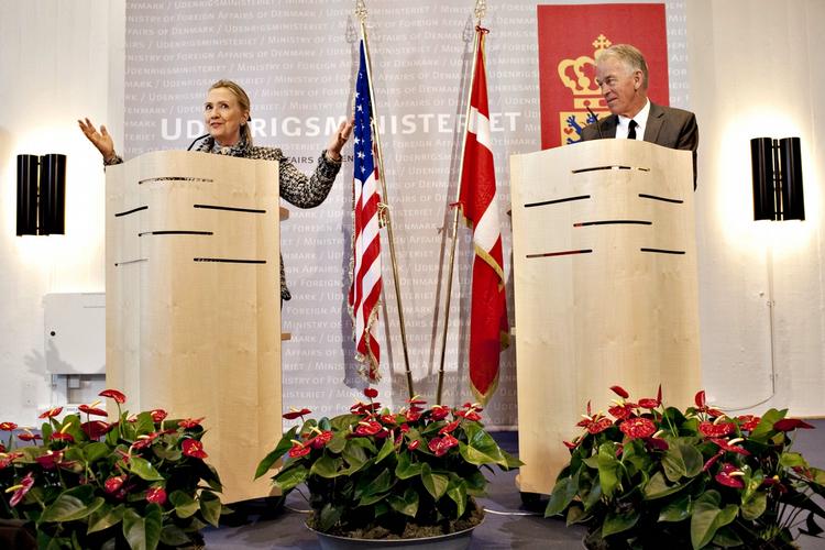 Møde. Pressemøde med USA's udenrigsminister, Hillary Clinton, og udenrigsminister Villy Søvndal (SF). 