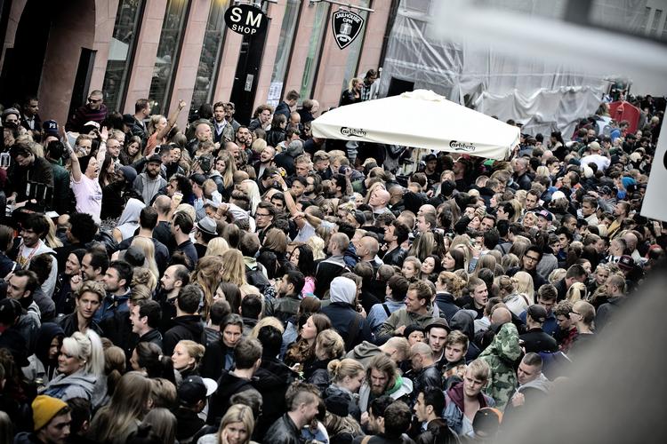 Opløb. Distortion sælger kun i alt 1750 turpas til festivalen, som har flere hundredtusind deltagere. Og de er eftertragtede - og snart udsolgt. 