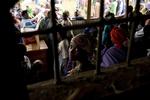 Flygtninge. Antallet af internt fordrevne i DR Congo stiger. Nødhjælpsarbejdere melder nu om omkring 100.000 flygtninge i den østlige del af landet, der grænser op til Rwanda. 