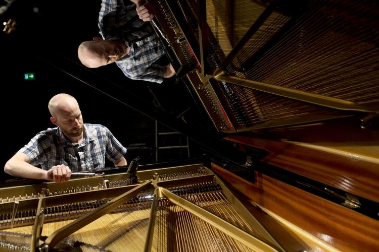 Nedtælling. Copenhagen Jazzhouse genåbner med fem dages fest. Det gamle flygel stemmes, så det klinger rent til åbningskoncerten. 