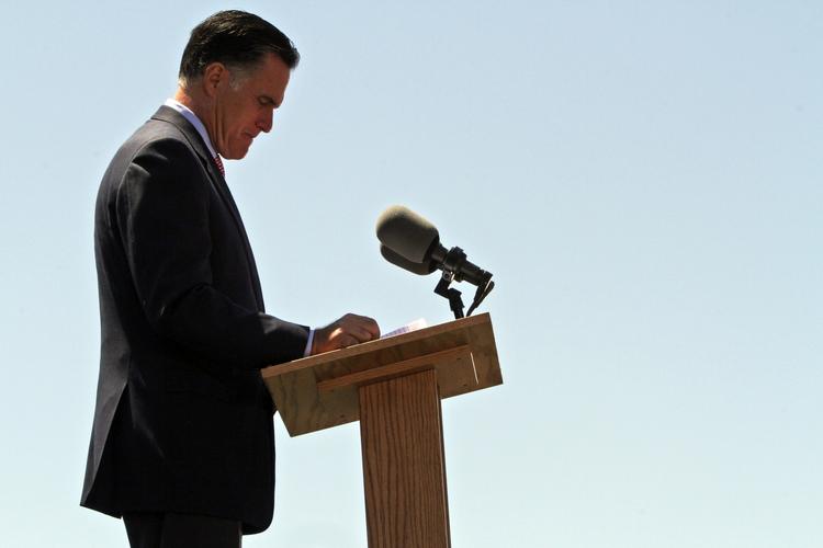 Latterliggjort. En stavefejl giver Mitt Romney problemer. 