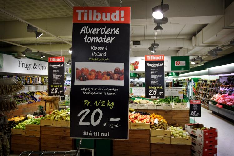 Tilbud. Danskerne tror, at de sparer meget mere, end de reelt gør, når de køber tilbudsvarer. (Arkivfoto) 