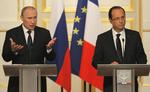 Pressemøde. Rusland er allieret med Syrien og er derfor ikke fortaler for sanktioner mod landet. Her møder præsident Vladimir Putin den franske præsident François Hollande i Paris. 