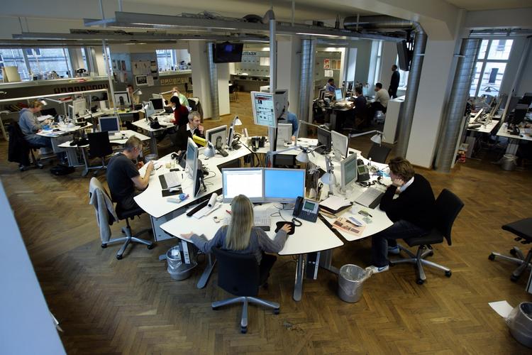 Software. I Los Angeles var det en computer, der skrev nyheden om et jordskælv 1. februar for L.A. Times, mens journalisten bag softwaren lå og sov. I Danmark er der - så vidt vides - endnu ikke systematisk brug af robotter i mediebranchen. 