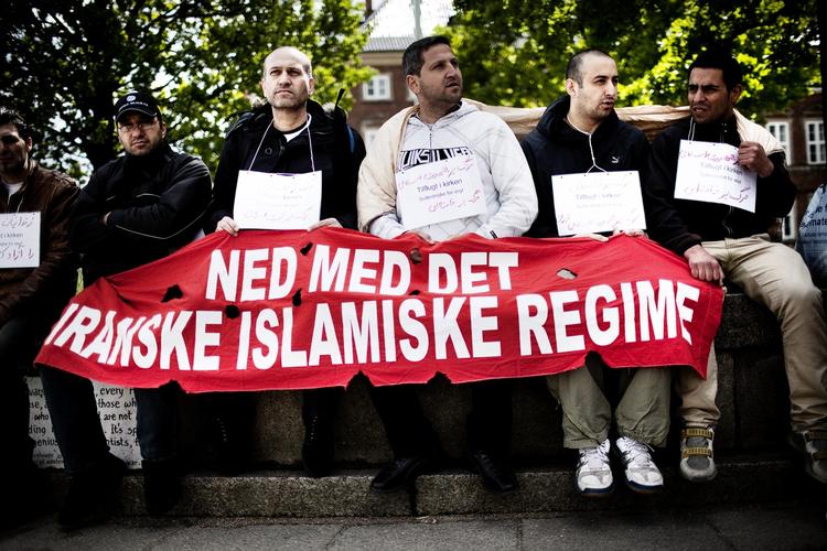 Nødråb. De sultestrejkende iranere vil opholde sig Slotspladsen foran Christiansborg hver dag mellem kl. ni og 23. 