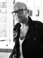 Androgyn. »Det slår mig nu, hvor meget af 90'ernes mode, der egentlig skyldes David Bowie og særlig albummet 'Ziggy Stardust', der udkom i 1972«, siger moderedaktør Chris Pedersen. 