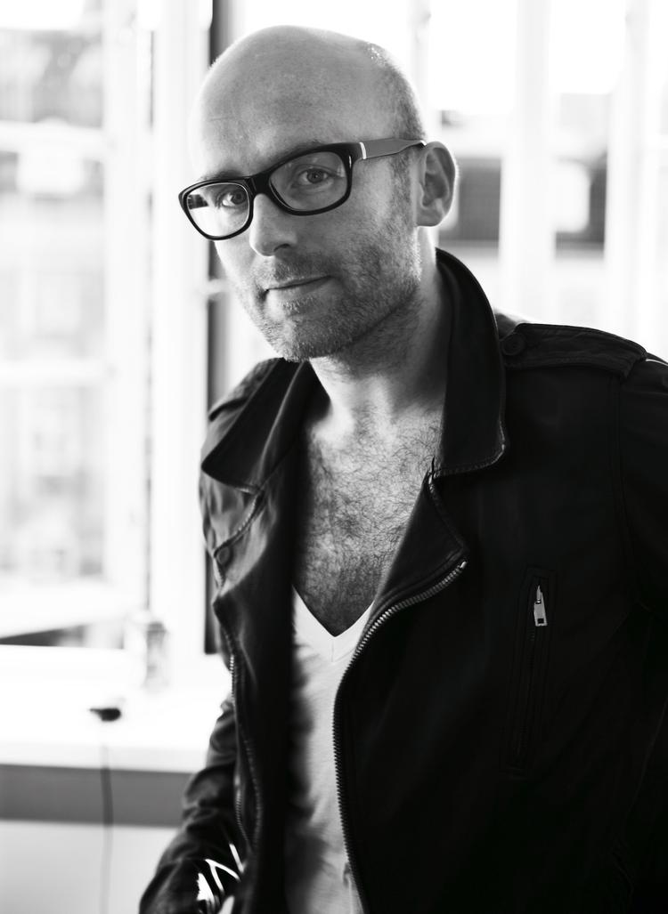 Androgyn. »Det slår mig nu, hvor meget af 90'ernes mode, der egentlig skyldes David Bowie og særlig albummet 'Ziggy Stardust', der udkom i 1972«, siger moderedaktør Chris Pedersen. 