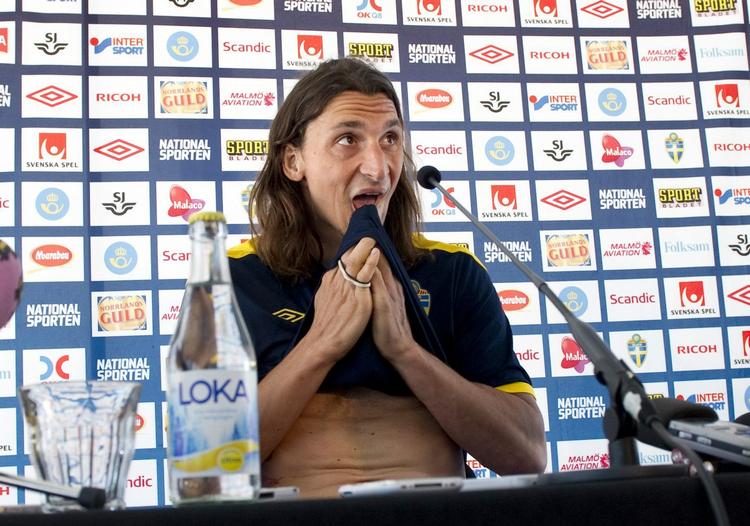 Pressemøde. Zlatan og Sverige spiller sidste testkamp mandag aften mod Serbien. 