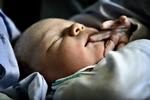 Barnløshed. Ufrivilligt barnløse har ikke villet betale for fertilitetsbehandling. Det har betydet 700 færre nyfødte. 