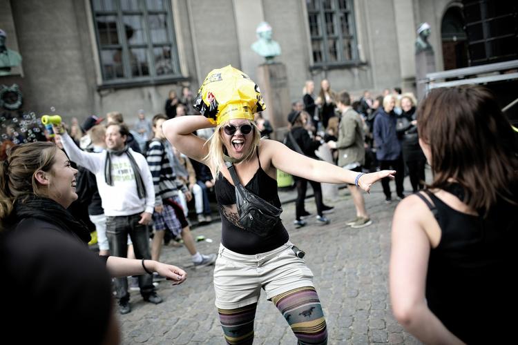 Paaaaaarrrrtyyy. Selv om Distortion har et stort markedsføringspotentiale, bør det ikke aflede politikernes opmærksomhed fra festivalens rod i økonomien, skriver kulturhusleder. 