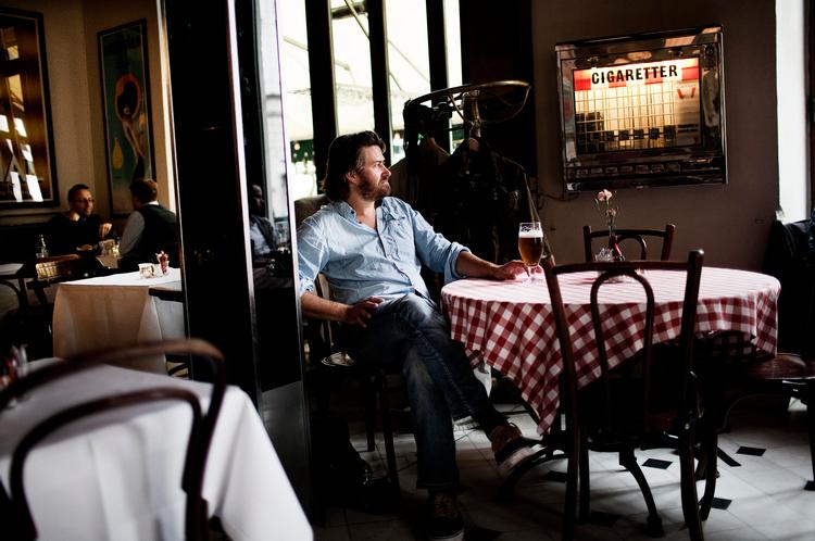 Stamsted. Christian Dyekjær kommer rigtig meget på Sebastopol på Sankt Hans Torv på Nørrebro - både alene for at arbejde og for at mødes med venner. 