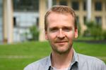 Forudsigeligt. DR Update kunne ikke hamle op med TV 2 News, men fik heller aldrig chancen, siger Mark Ørsten. 
