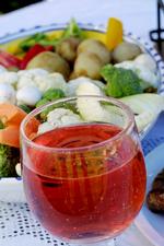 Læskende. Mange af ugens tilbudsvine egner sig godt til sommerlivet på terrasse eller altan. 