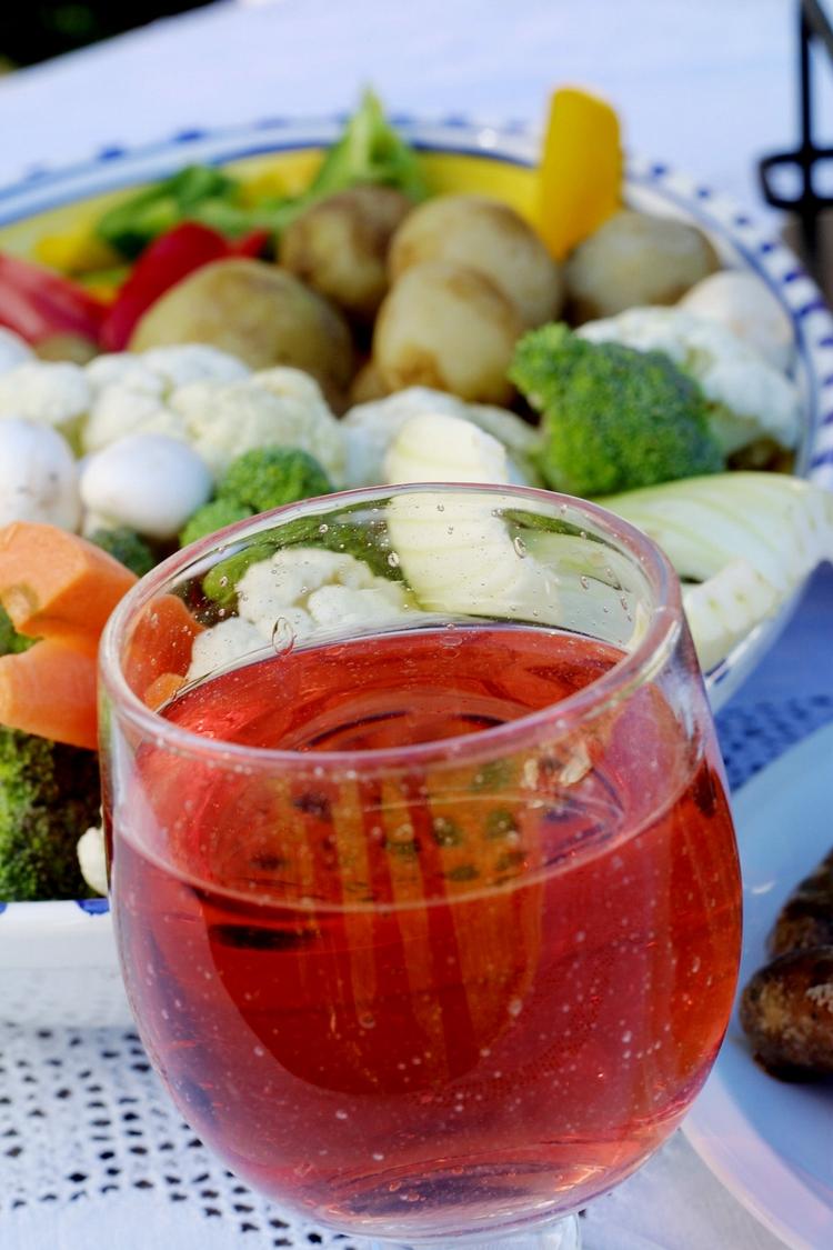 Læskende. Mange af ugens tilbudsvine egner sig godt til sommerlivet på terrasse eller altan. 