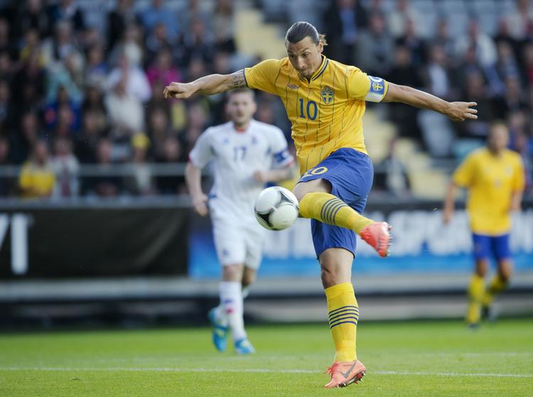 Rygte. Adskillige medier i Frankrig, Italien og Sverige skriver, at Milan kan PSG til at betale 300 millioner kroner for svenskeren. 