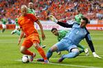 Statistik. Arjen Robben scorer i gennemsnit i hver tredje landskamp, han spiller. Det betyder, at der er overhængende sandsynlighed for, at han finder vejen til nettet mod Danmark på lørdag. 